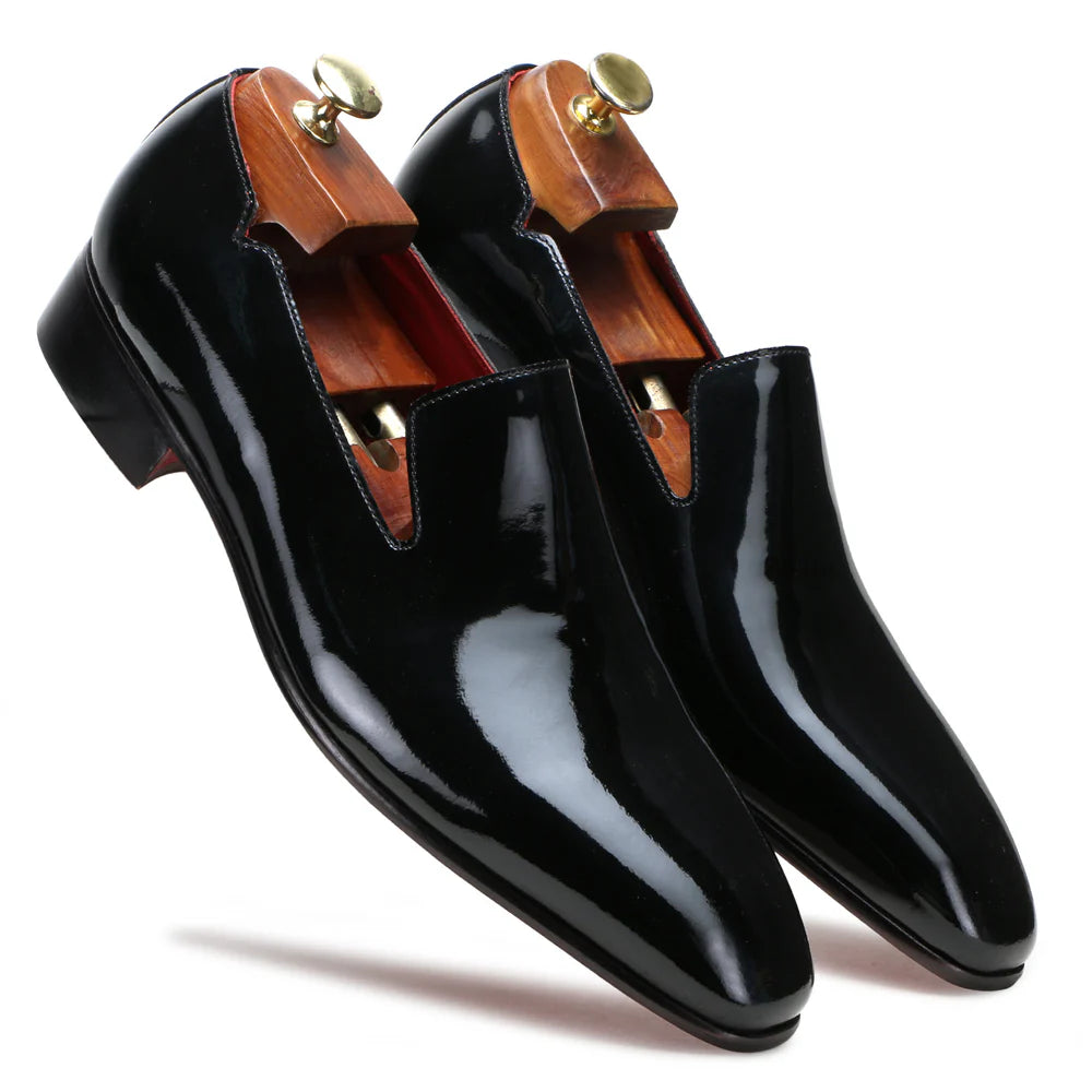 Mavro Classic Sleek Loafers in Black