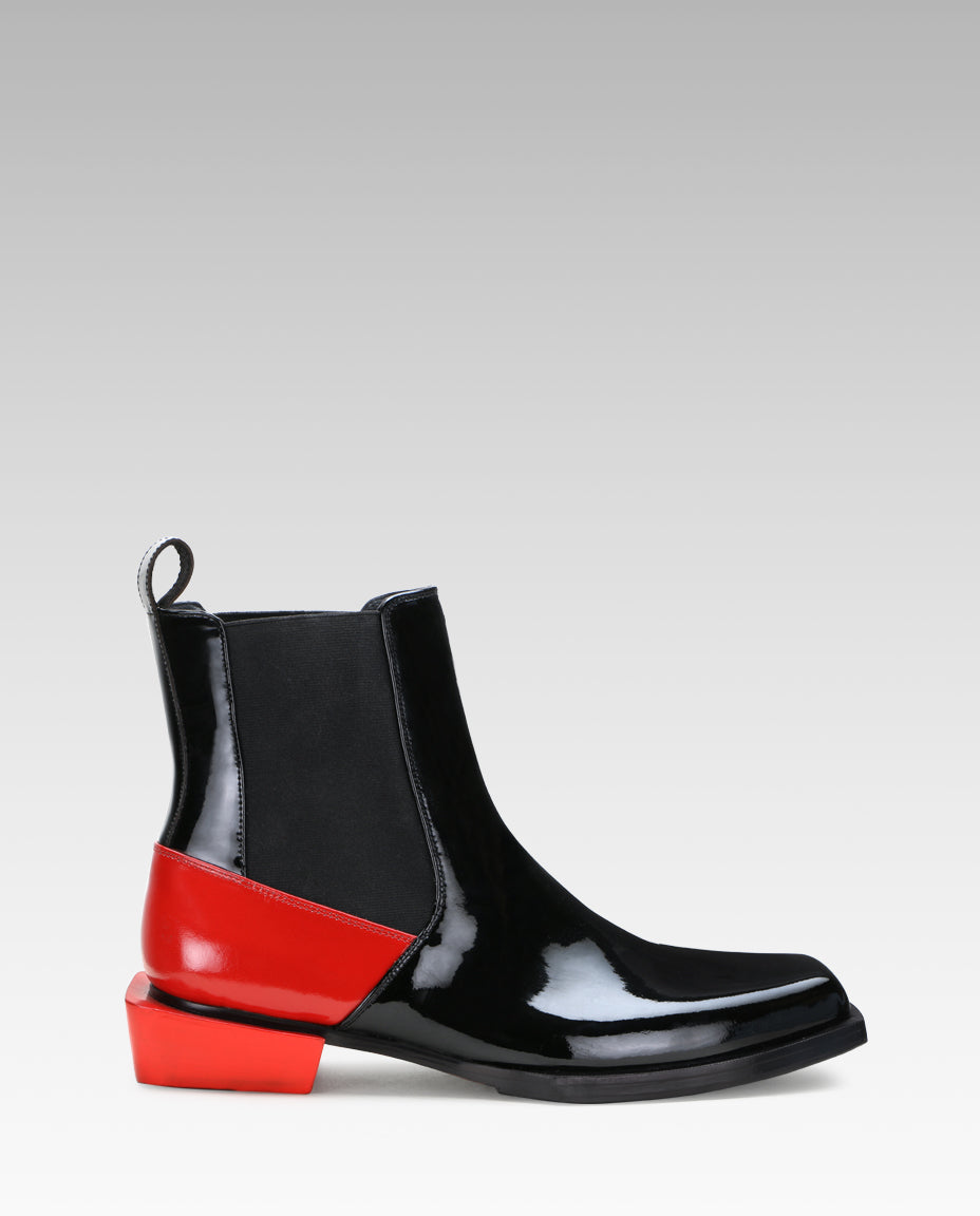 Escaro Royale Blackridge SquareToe Chelsea Boots in Black