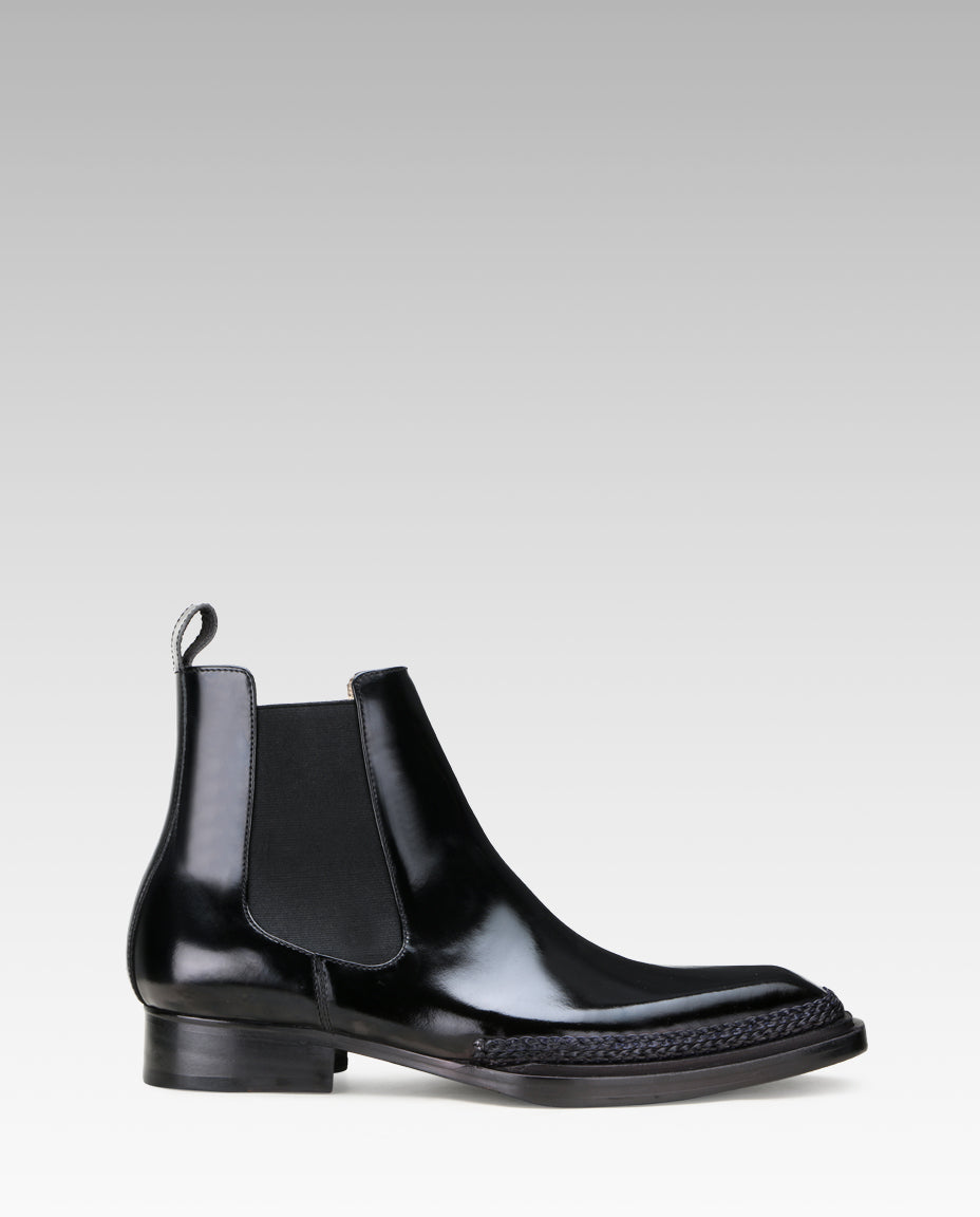 Dominion Chelsea Boots with Taper Toe in Black