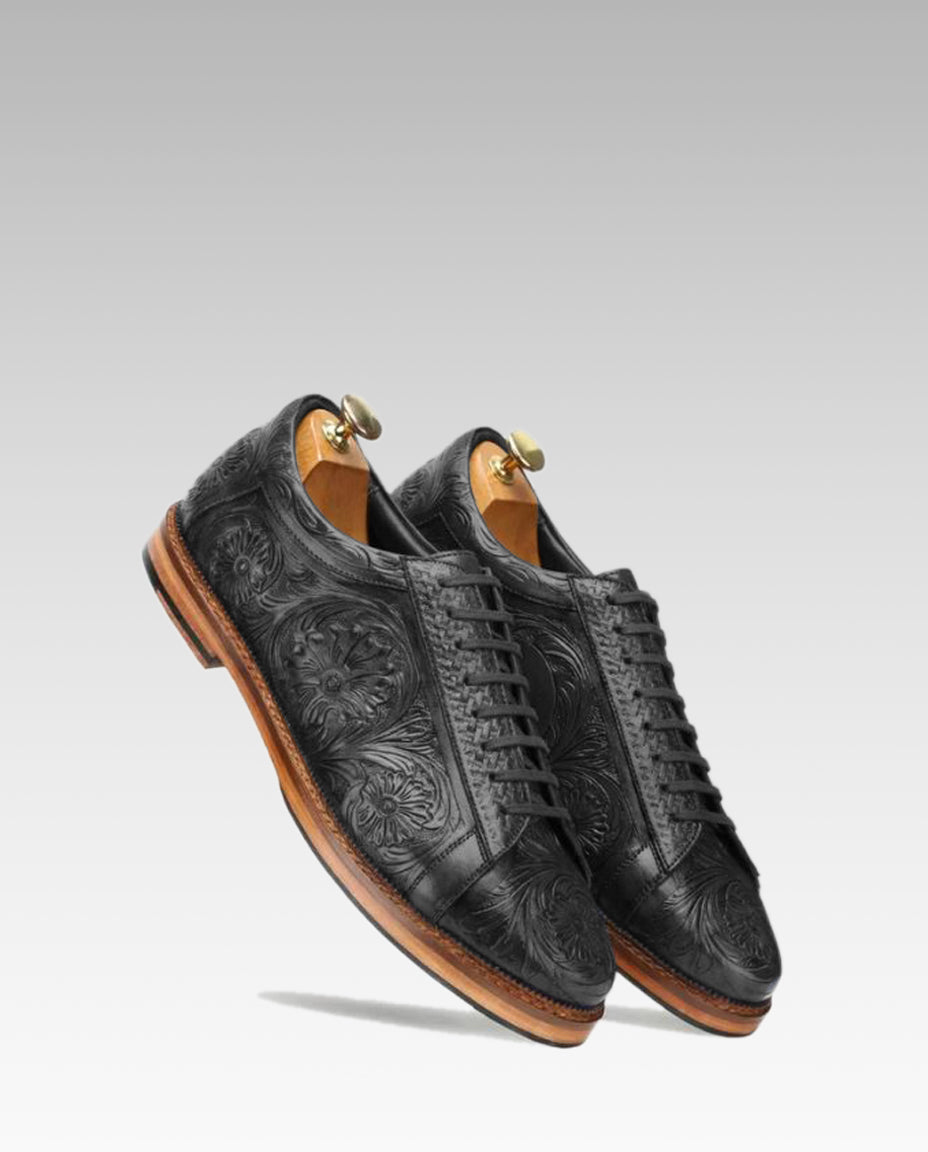 Strumento Handtooled Derby in Black
