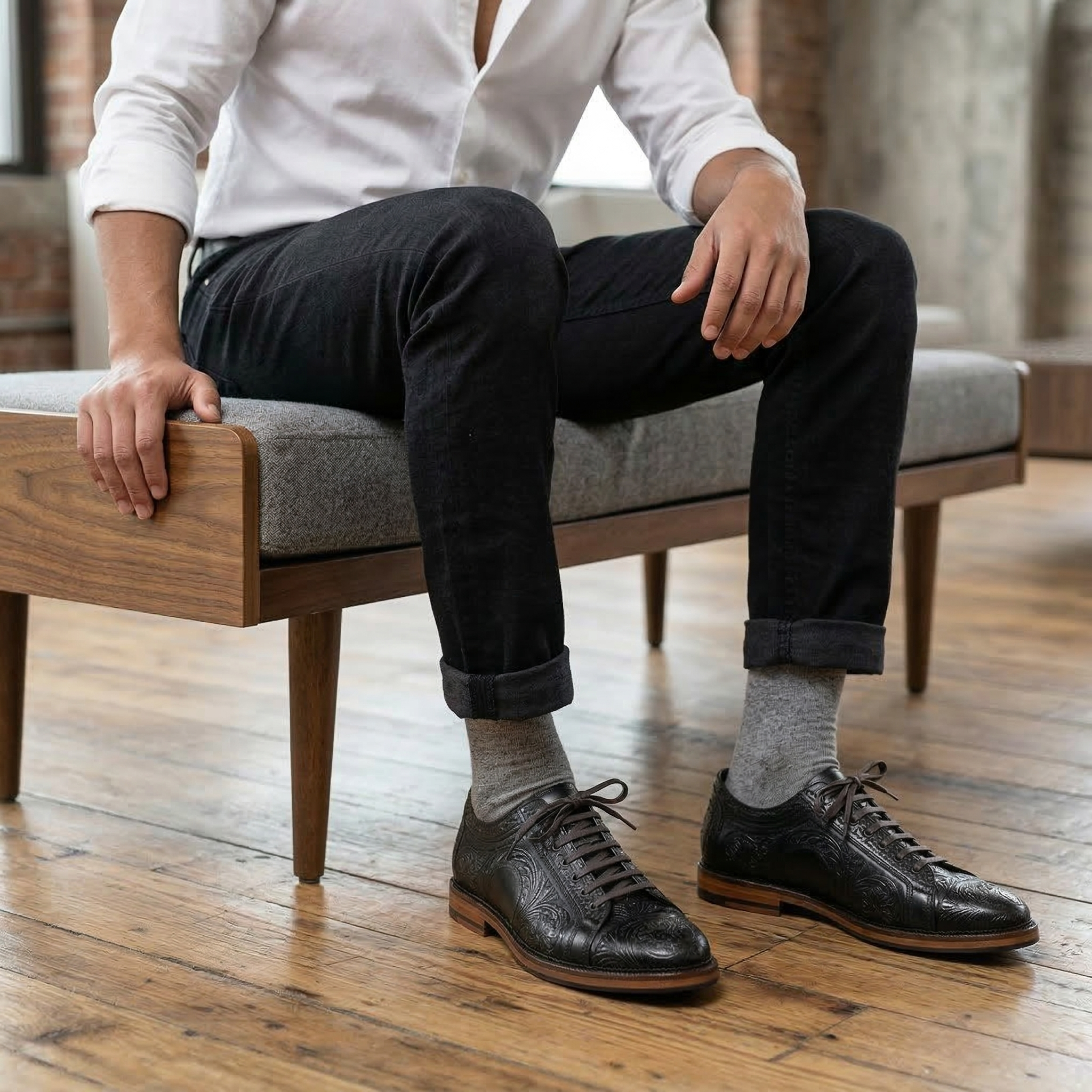 Strumento Handtooled Derby in Black